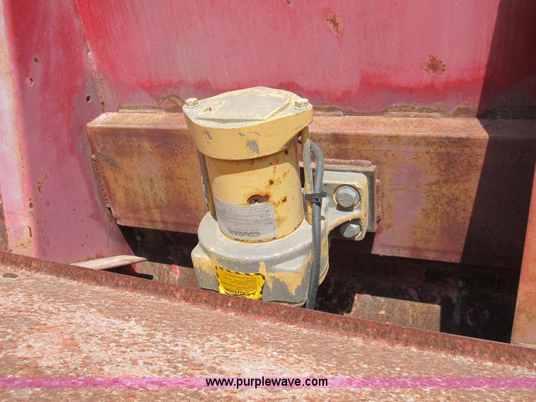 image for item B2824 1980 International 2554 manure spreader truck