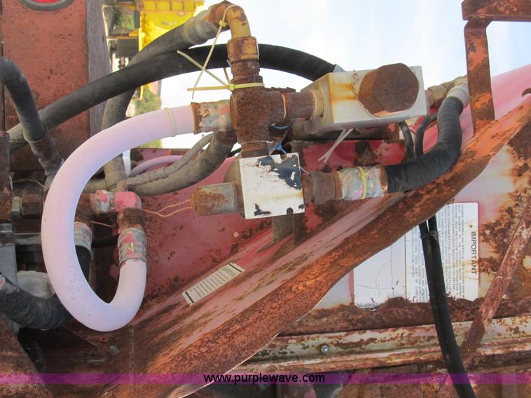 image for item B2824 1980 International 2554 manure spreader truck