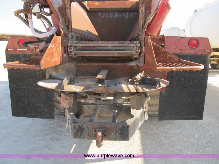 image for item B2824 1980 International 2554 manure spreader truck