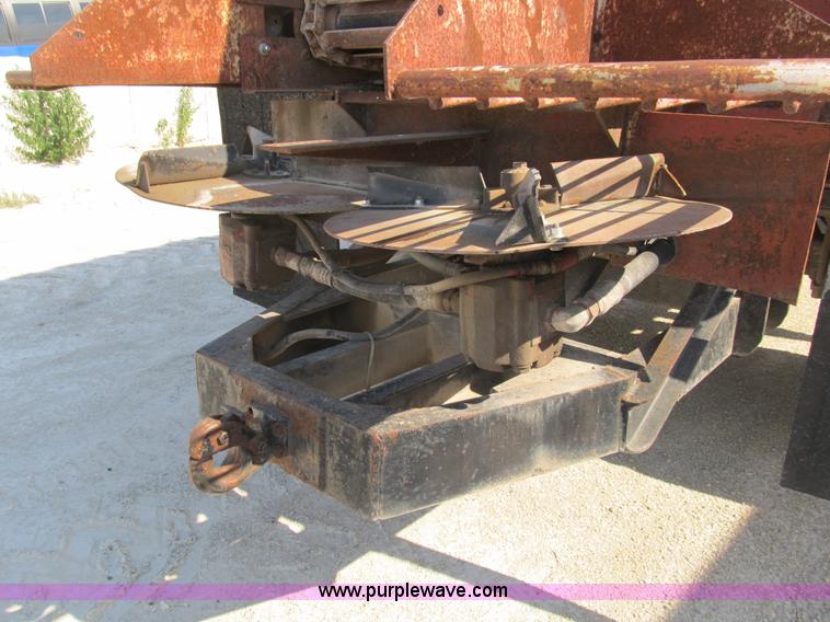 image for item B2824 1980 International 2554 manure spreader truck