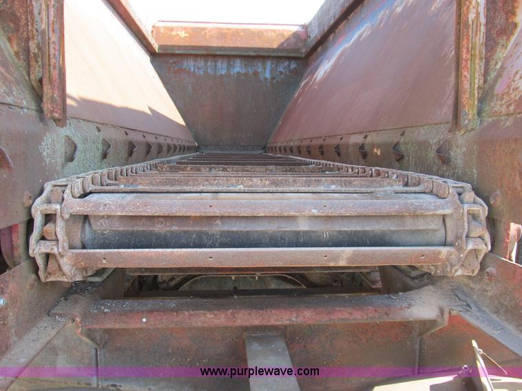 image for item B2824 1980 International 2554 manure spreader truck