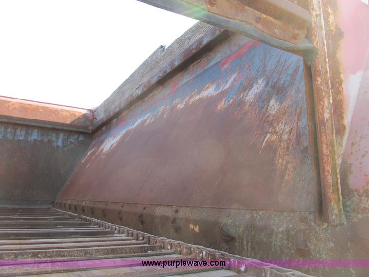 image for item B2824 1980 International 2554 manure spreader truck