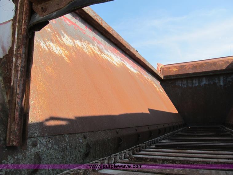 image for item B2824 1980 International 2554 manure spreader truck