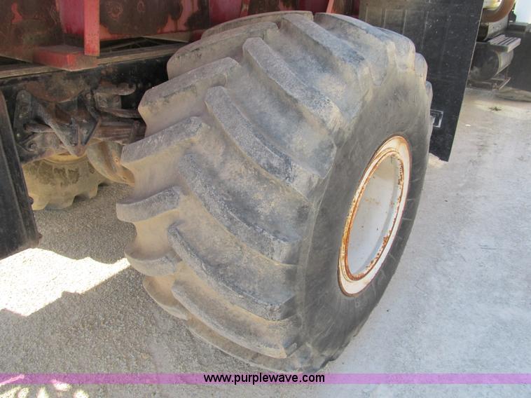 image for item B2824 1980 International 2554 manure spreader truck