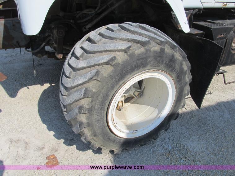 image for item B2824 1980 International 2554 manure spreader truck