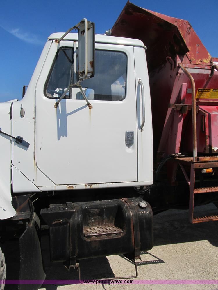 image for item B2824 1980 International 2554 manure spreader truck