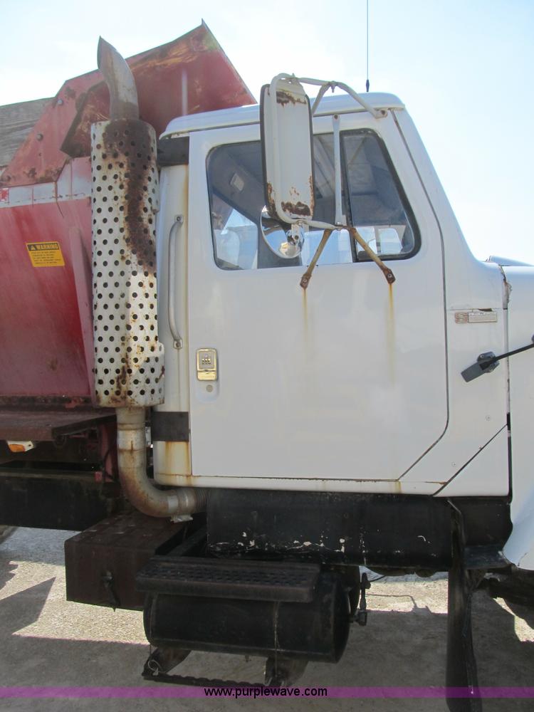 image for item B2824 1980 International 2554 manure spreader truck