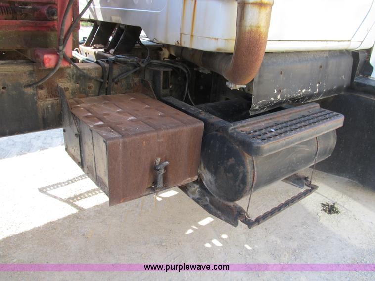 image for item B2824 1980 International 2554 manure spreader truck