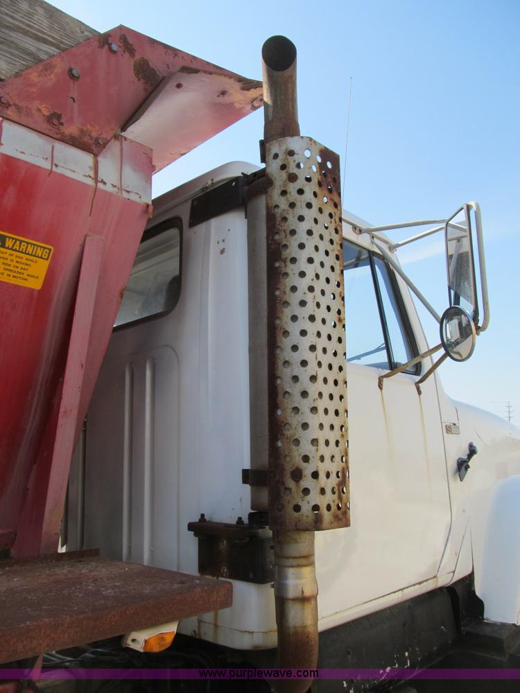 image for item B2824 1980 International 2554 manure spreader truck