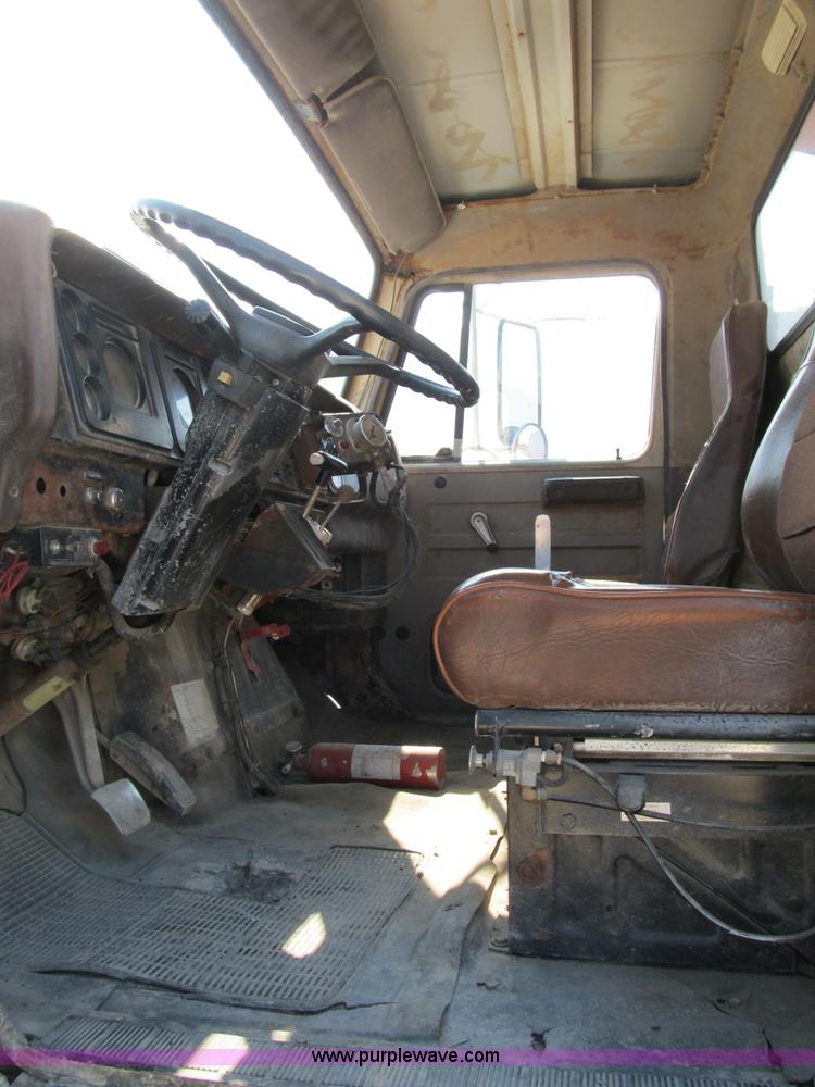 image for item B2824 1980 International 2554 manure spreader truck