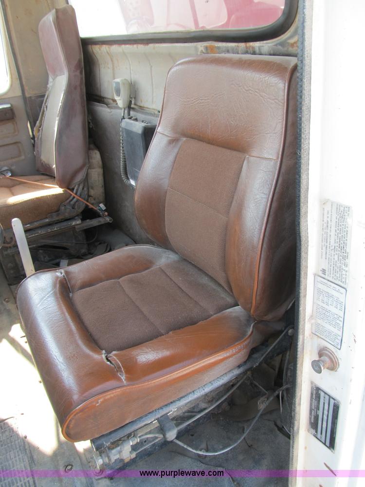 image for item B2824 1980 International 2554 manure spreader truck