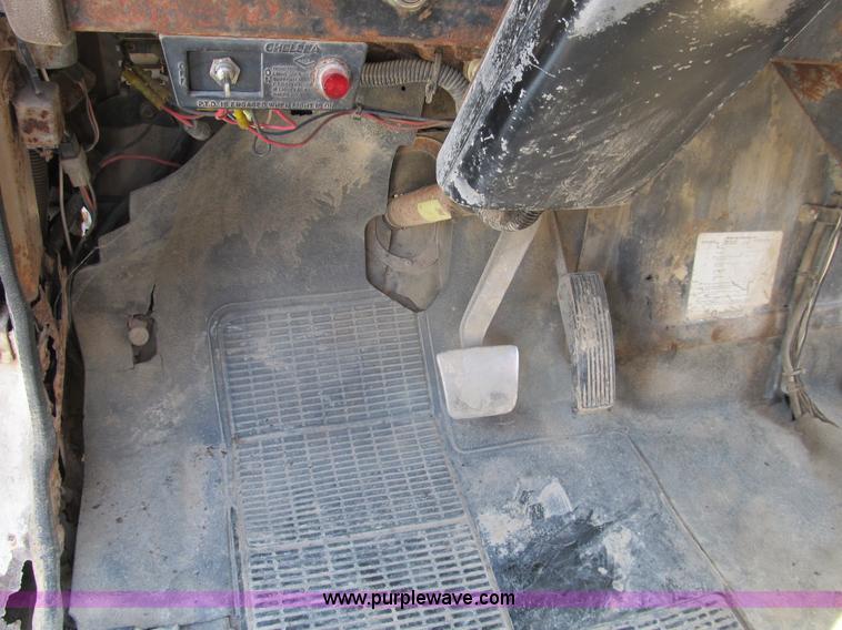 image for item B2824 1980 International 2554 manure spreader truck