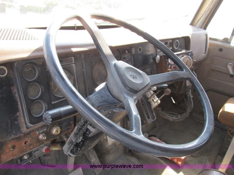 image for item B2824 1980 International 2554 manure spreader truck