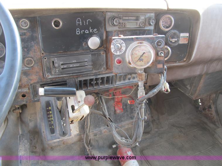 image for item B2824 1980 International 2554 manure spreader truck