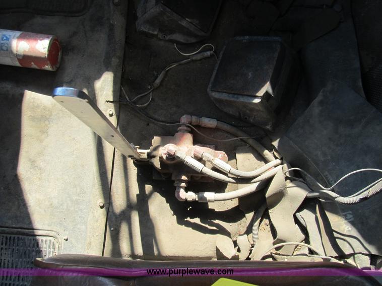 image for item B2824 1980 International 2554 manure spreader truck