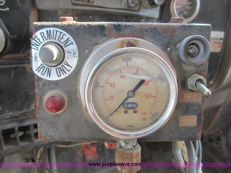 image for item B2824 1980 International 2554 manure spreader truck