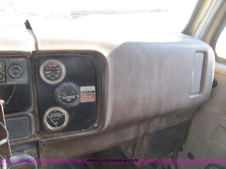 image for item B2824 1980 International 2554 manure spreader truck