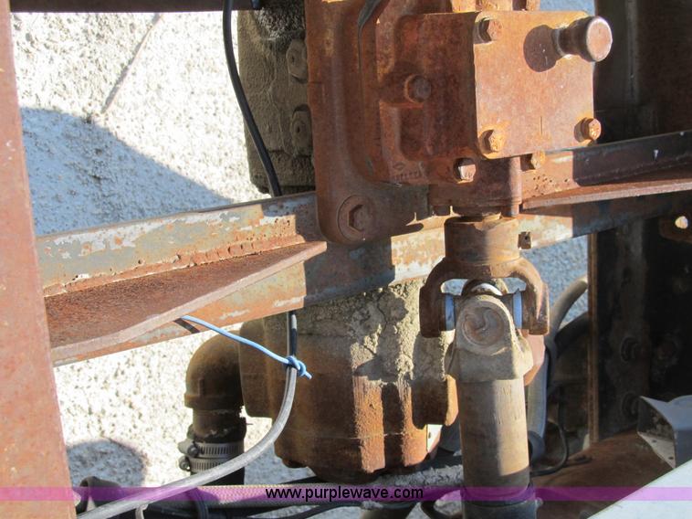 image for item B2824 1980 International 2554 manure spreader truck