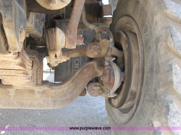 image for item B2824 1980 International 2554 manure spreader truck