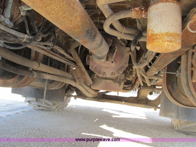 image for item B2824 1980 International 2554 manure spreader truck