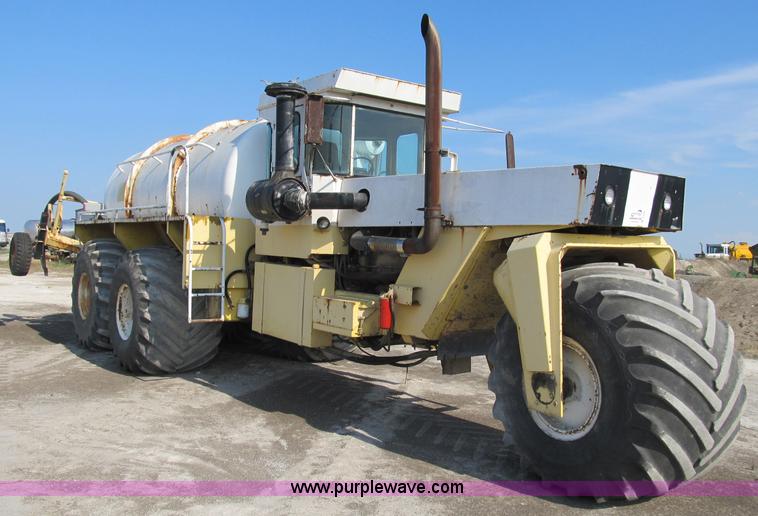 image for item B2825 Ag-Chem TerraGator 2505 floater