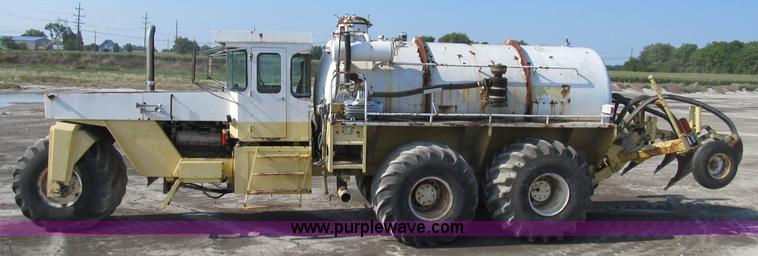 image for item B2825 Ag-Chem TerraGator 2505 floater