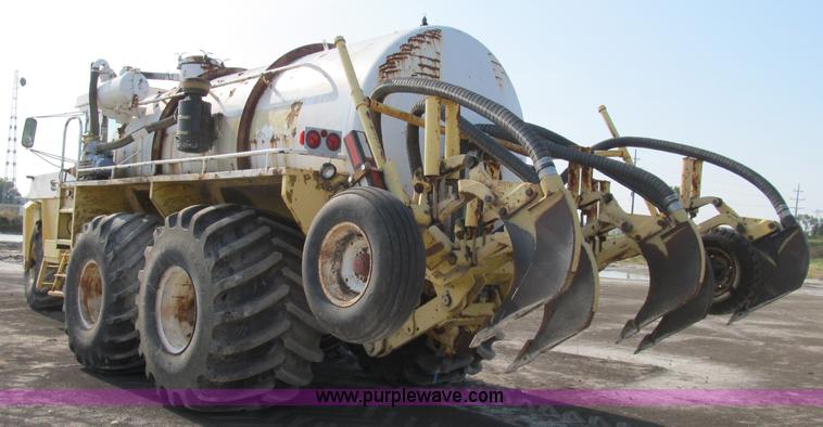 image for item B2825 Ag-Chem TerraGator 2505 floater