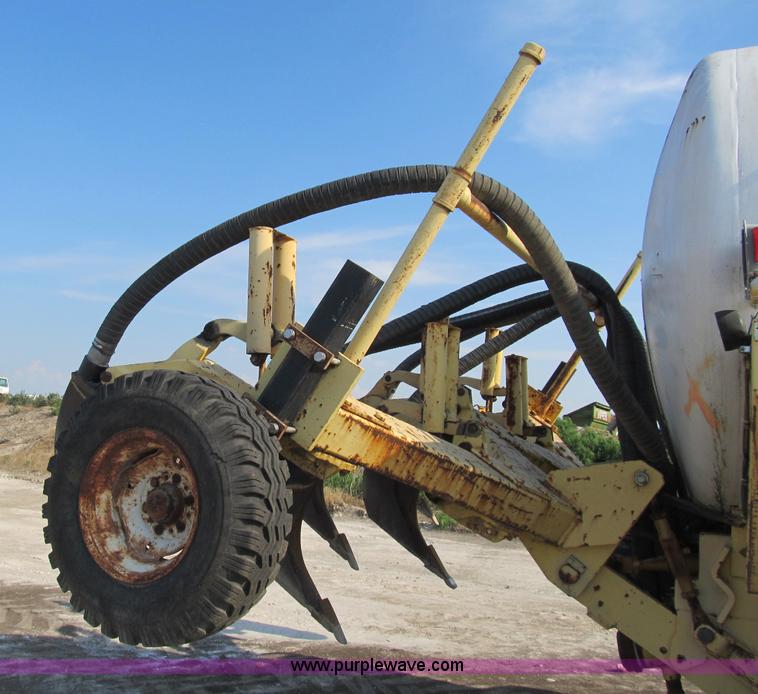 image for item B2825 Ag-Chem TerraGator 2505 floater