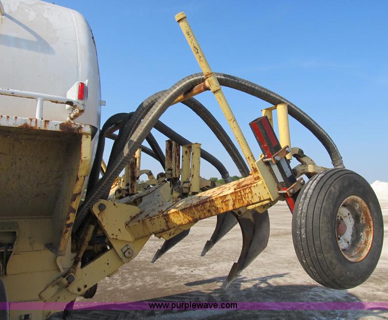 image for item B2825 Ag-Chem TerraGator 2505 floater