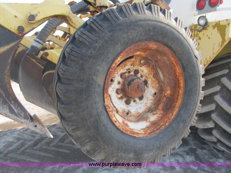 image for item B2825 Ag-Chem TerraGator 2505 floater