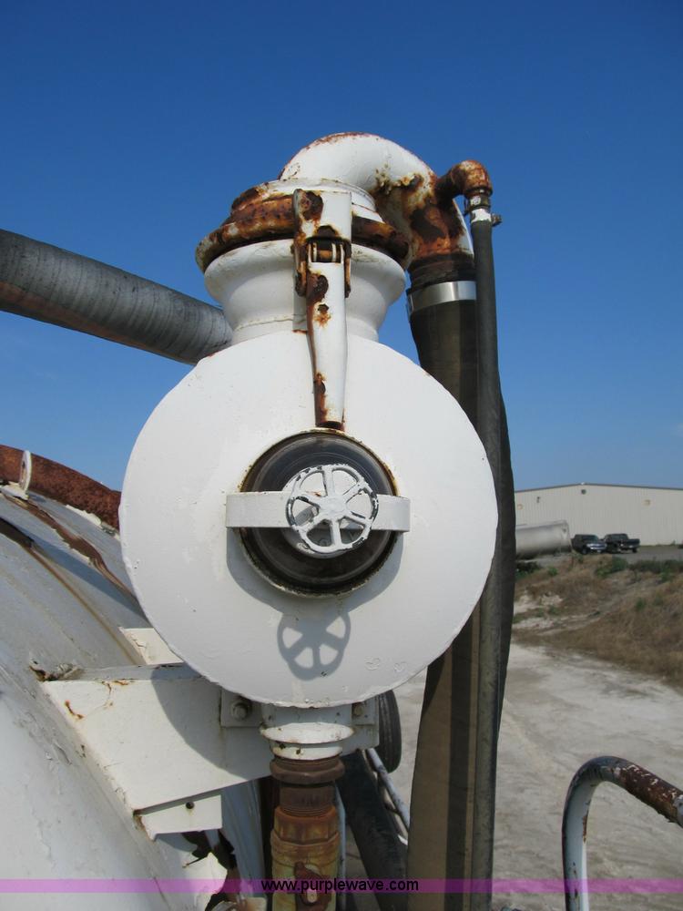 image for item B2825 Ag-Chem TerraGator 2505 floater