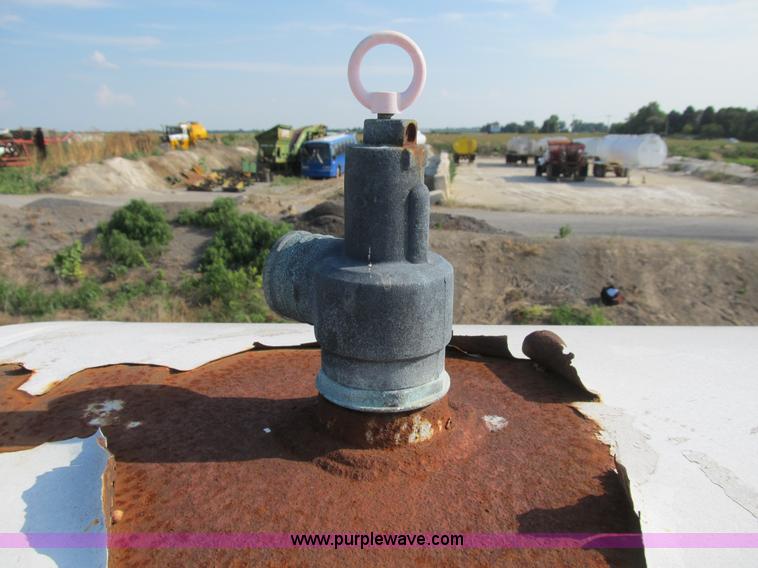 image for item B2825 Ag-Chem TerraGator 2505 floater