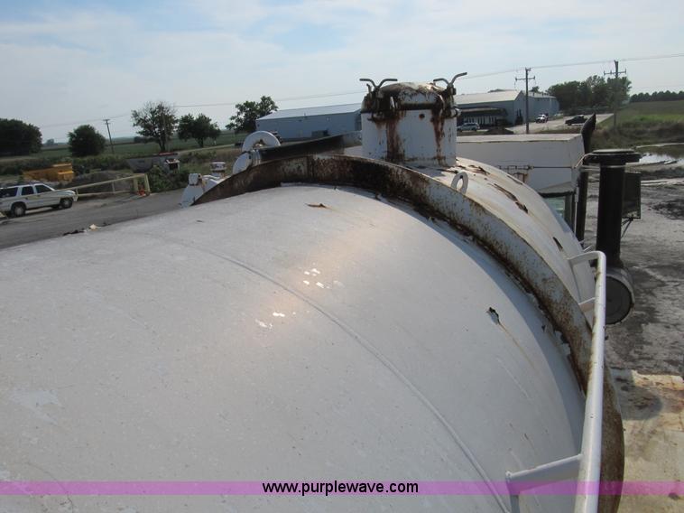 image for item B2825 Ag-Chem TerraGator 2505 floater