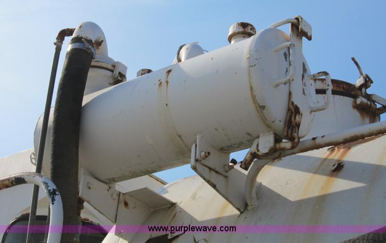 image for item B2825 Ag-Chem TerraGator 2505 floater