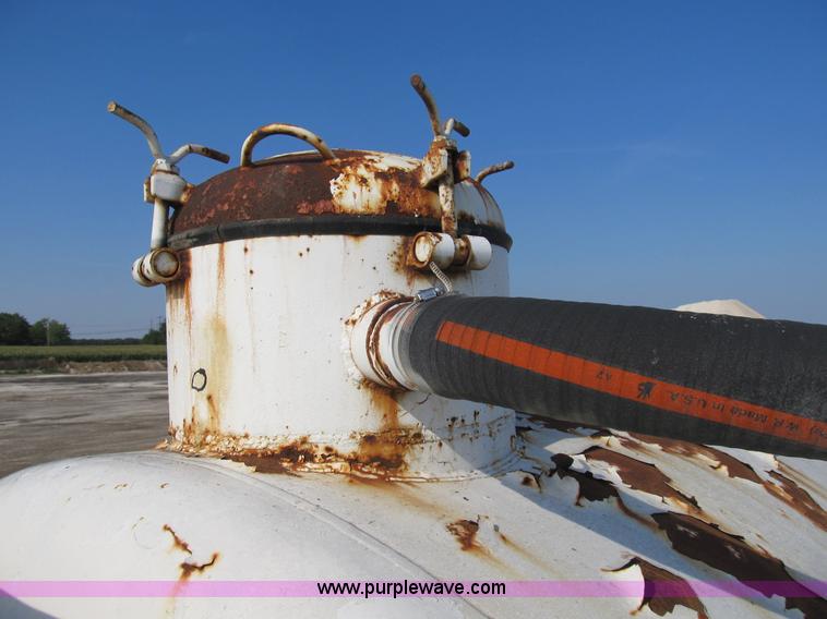 image for item B2825 Ag-Chem TerraGator 2505 floater