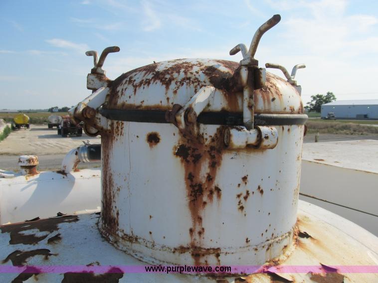 image for item B2825 Ag-Chem TerraGator 2505 floater