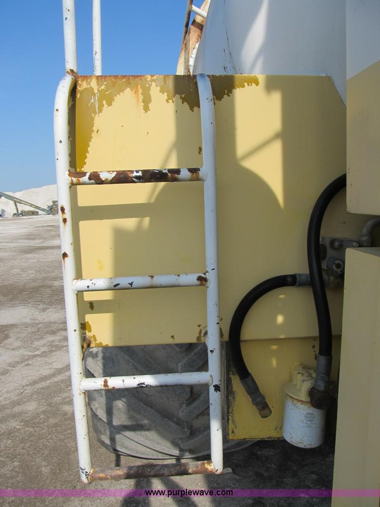 image for item B2825 Ag-Chem TerraGator 2505 floater