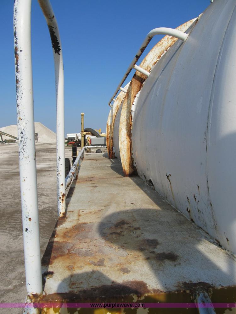 image for item B2825 Ag-Chem TerraGator 2505 floater