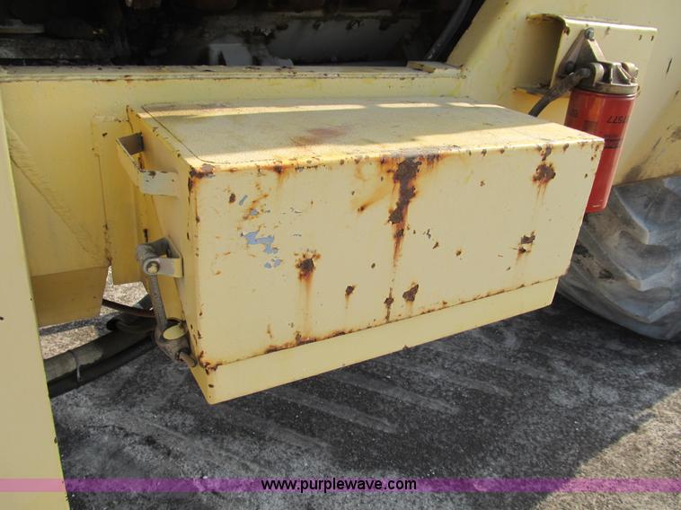 image for item B2825 Ag-Chem TerraGator 2505 floater