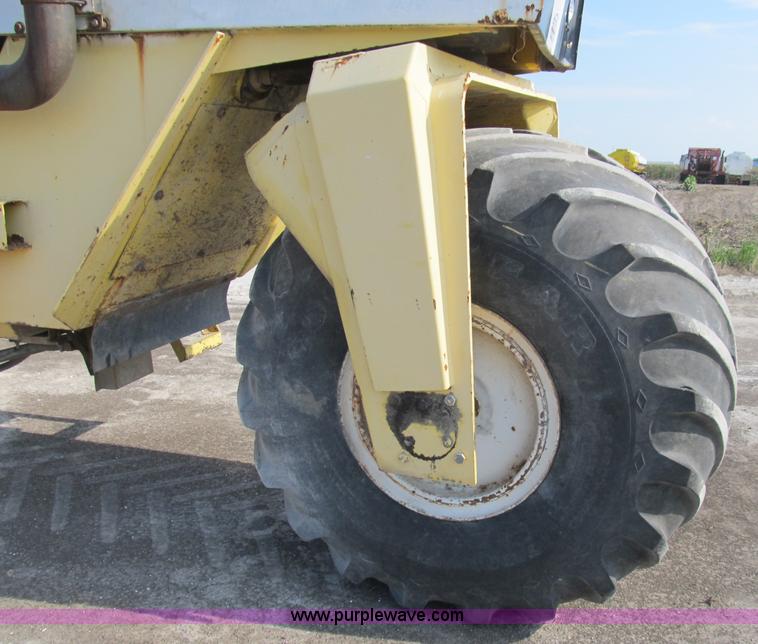 image for item B2825 Ag-Chem TerraGator 2505 floater