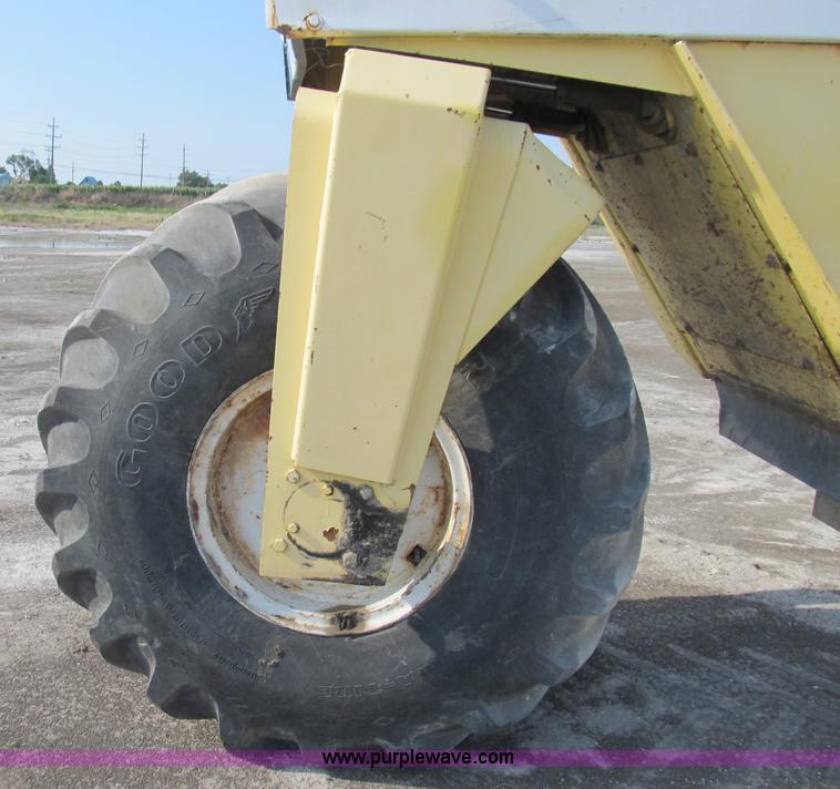 image for item B2825 Ag-Chem TerraGator 2505 floater