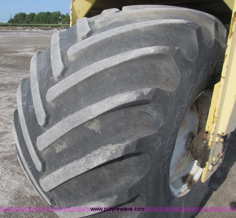 image for item B2825 Ag-Chem TerraGator 2505 floater