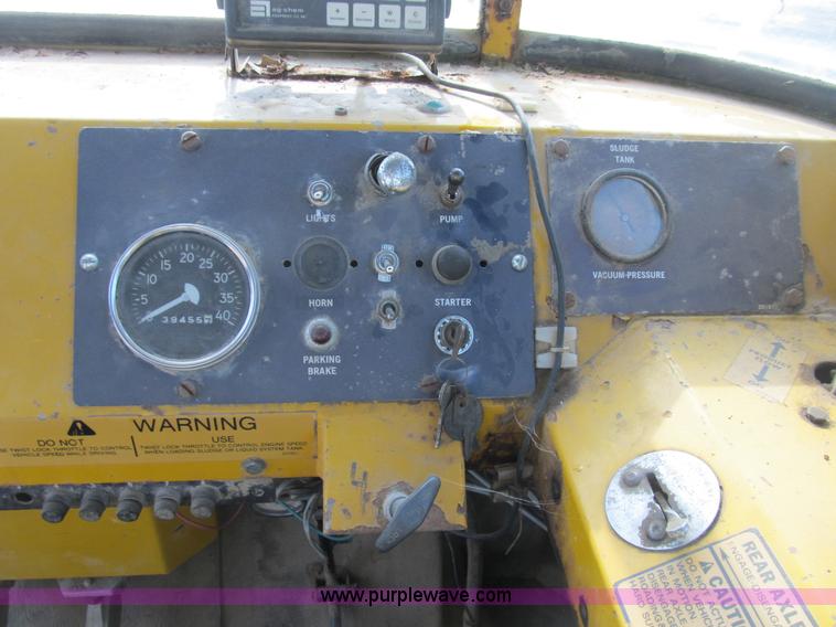 image for item B2825 Ag-Chem TerraGator 2505 floater