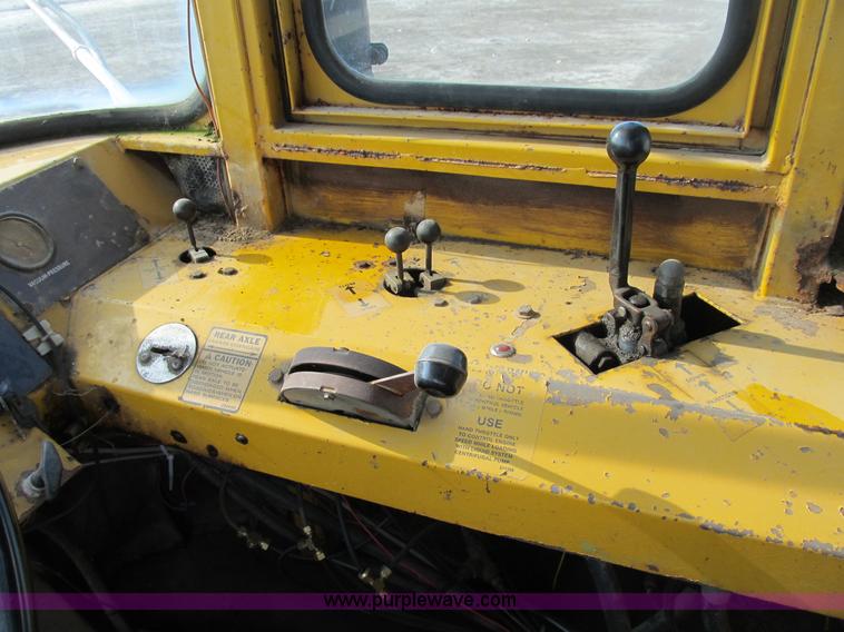 image for item B2825 Ag-Chem TerraGator 2505 floater