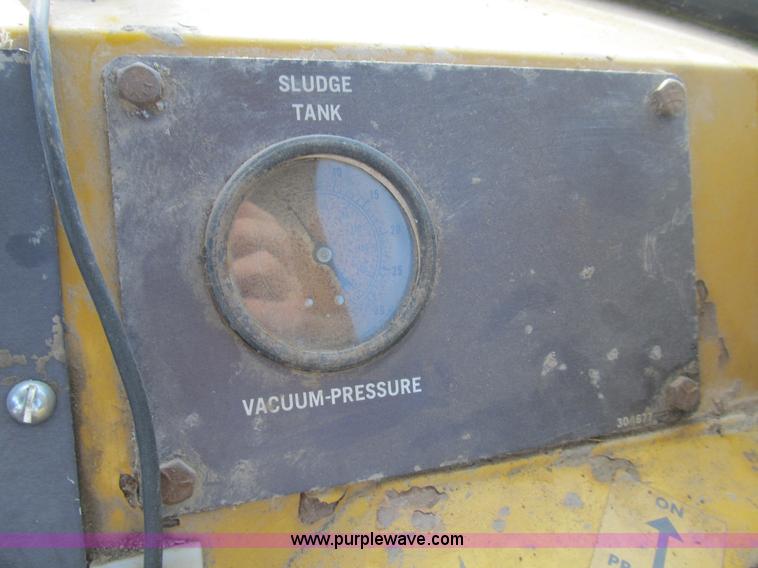 image for item B2825 Ag-Chem TerraGator 2505 floater