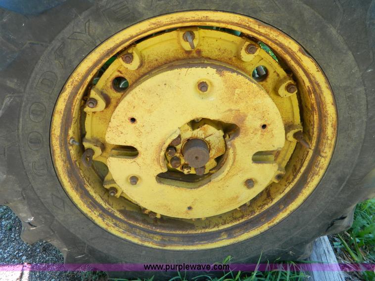 image for item B3822 1970 John Deere 4020 T213P tractor