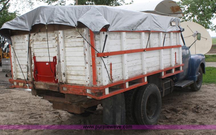 image for item B6651 1948 Chevrolet Thriftmaster grain truck