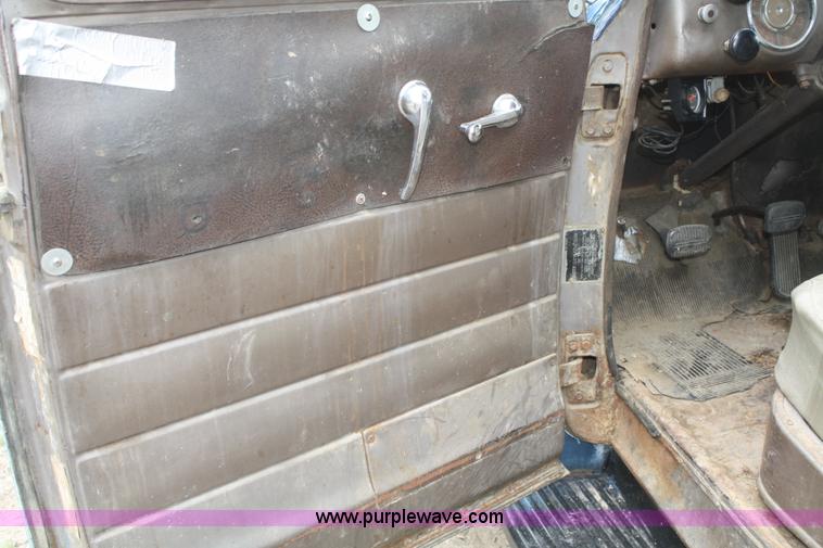 image for item B6651 1948 Chevrolet Thriftmaster grain truck