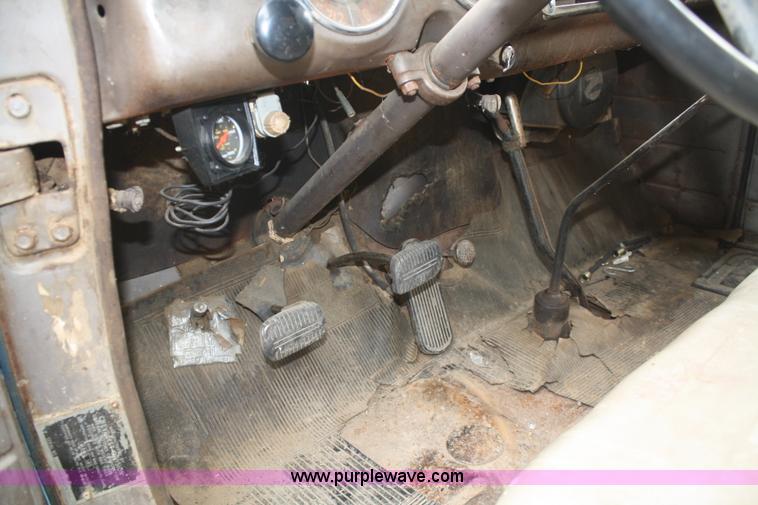 image for item B6651 1948 Chevrolet Thriftmaster grain truck
