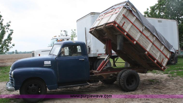 image for item B6651 1948 Chevrolet Thriftmaster grain truck